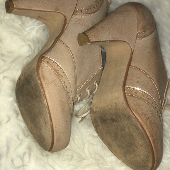 Booties size 8.5 - Picture 7 of 8